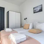 Hosted By Wendy Prins Willem 2