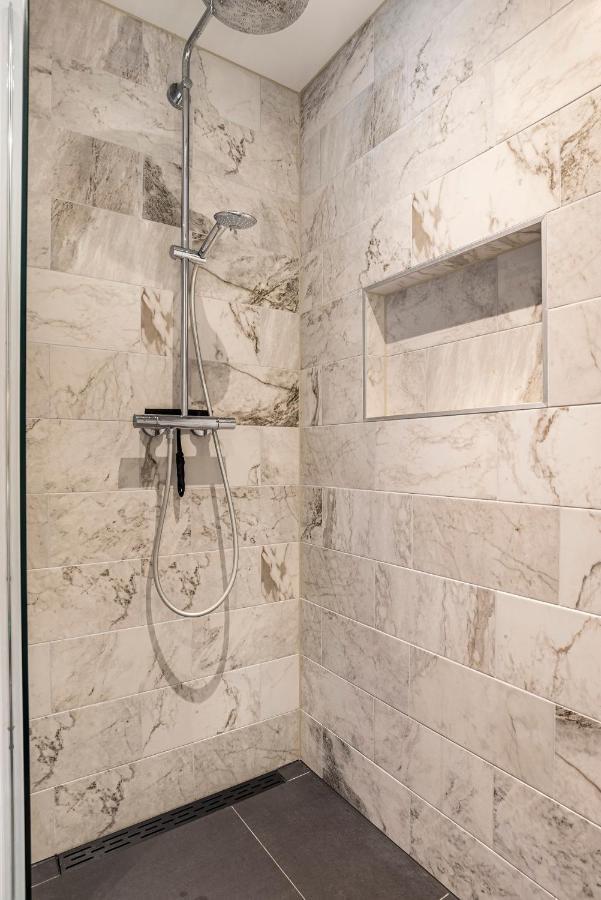 Hosted By Wendy Willem 2 Apartment Den Haag