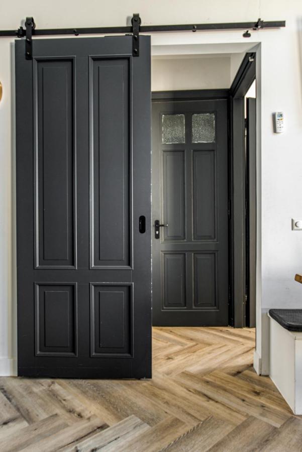 Hosted By Wendy Willem 2 Appartement *