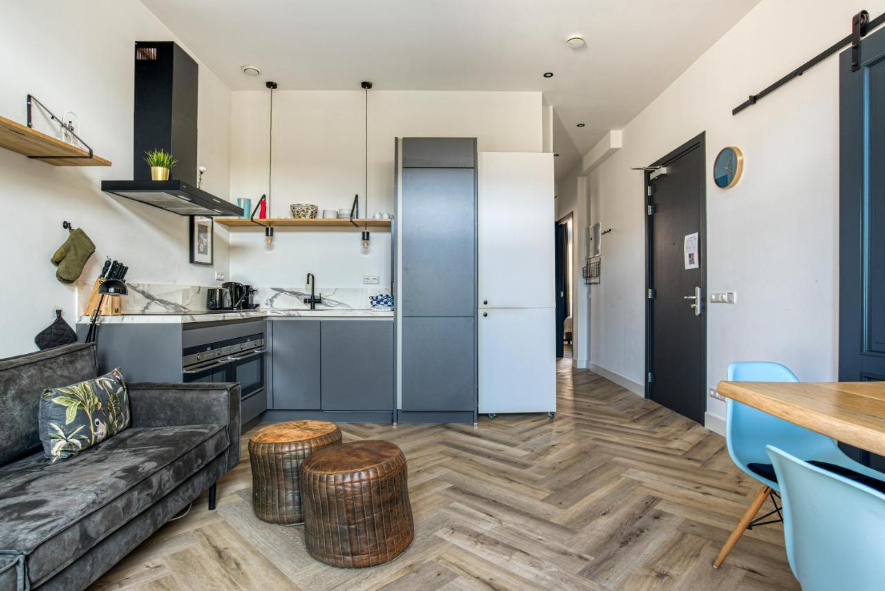 Hosted By Wendy Willem 2 * Den Haag