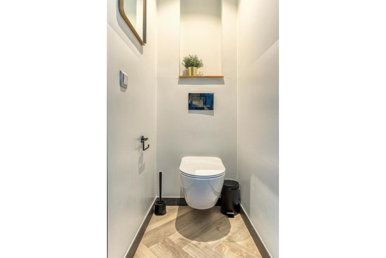 Hosted By Wendy Willem 2 * Den Haag