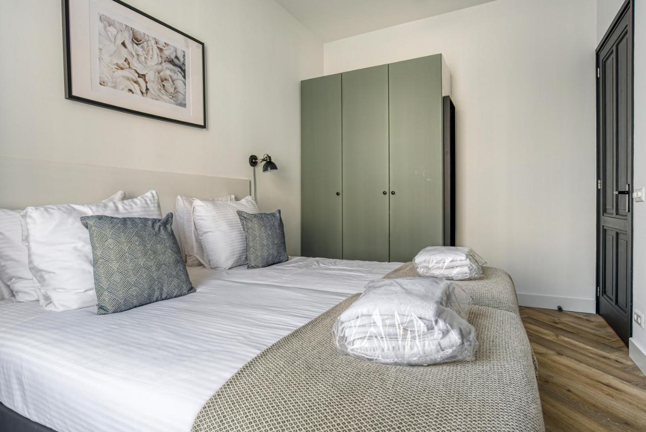 Hosted By Wendy Willem 2 *