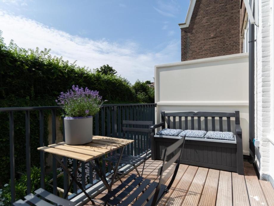 Hosted By Wendy Willem 2 *